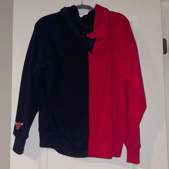 Chicago bulls hoodie 🐂 - Picture 3 of 5